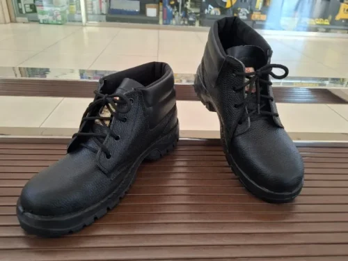 کفش ایمنی نگهبان مدل آرش با طراحی ساق‌بلند و زیره مقاوم در فروشگاه کاراسیف