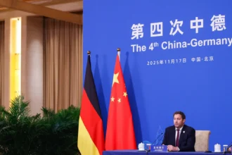 لارس کلینگبایل - وزیر دارایی آلمان