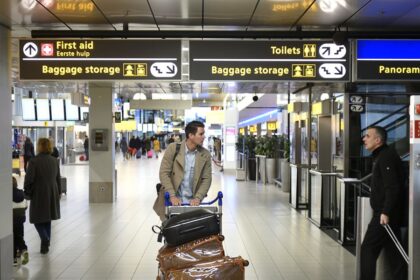 تورم هلند با کاهش قیمت بلیط هواپیما کاهش یافت