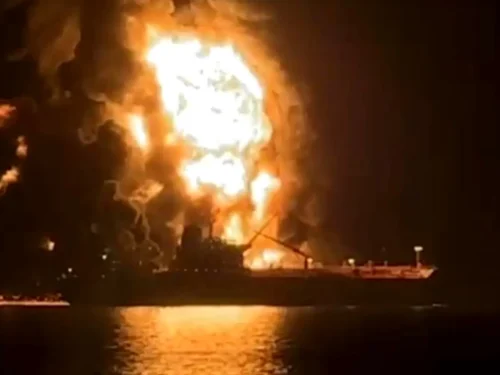 سوختن نفتکش در خلیج فارس